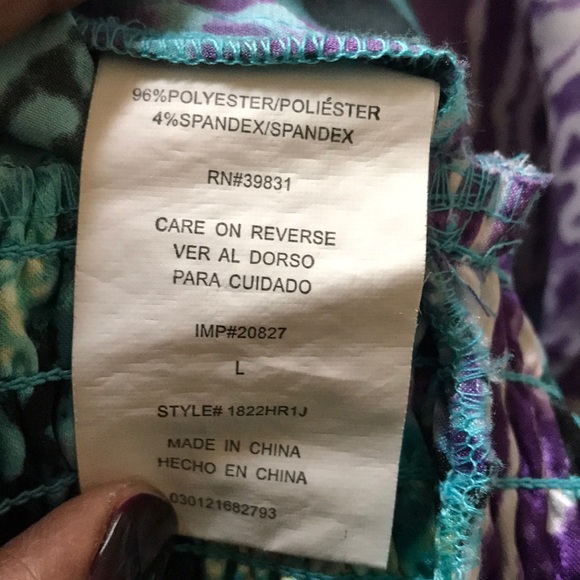 🌺Sexy off right shoulder blouse.🌺 - Picture 7 of 7